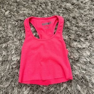 katie J NYC hot pink cropped tank!
worn once and cut to be cropped💗
